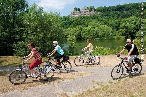 Radfahren mit dem E-Bike auf dem Main-Radweg bei Karlstadt